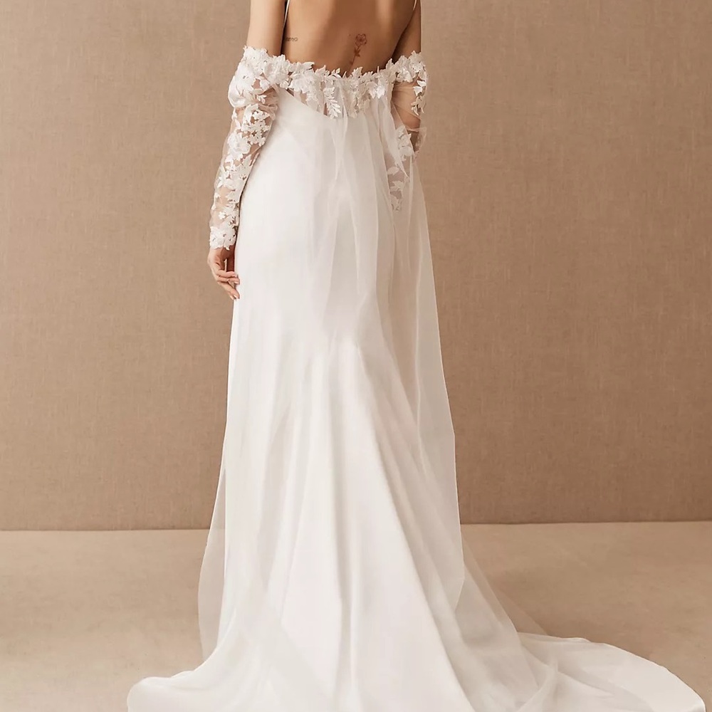 Society James Florence Off-The-Shoulder Lace-Sleeve Cape
